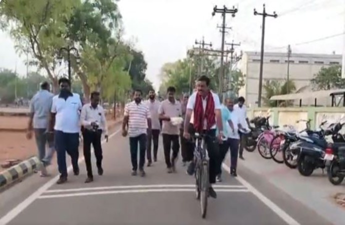 DMK candidate S Murasoli campaign in Tanjavur city